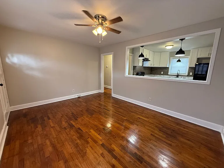 426 N Elm St NW — Photo 3