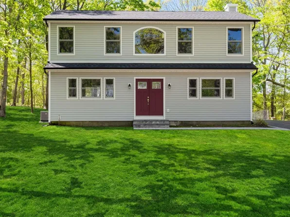 8 Charles Street, Yaphank, NY 11980