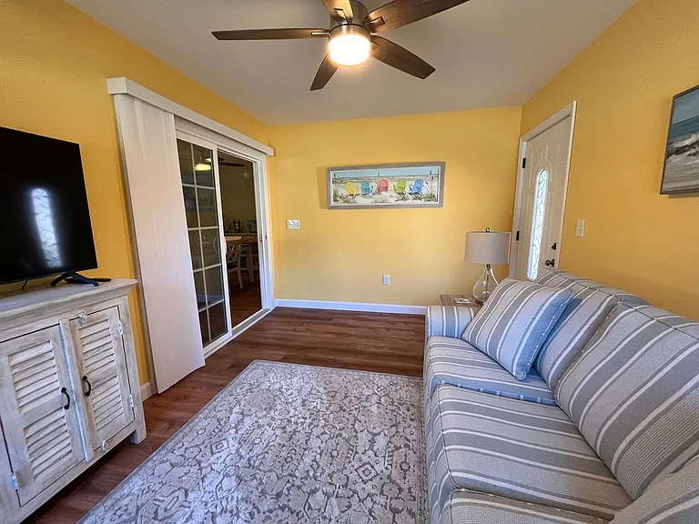 203 Fox Ln — Photo 10