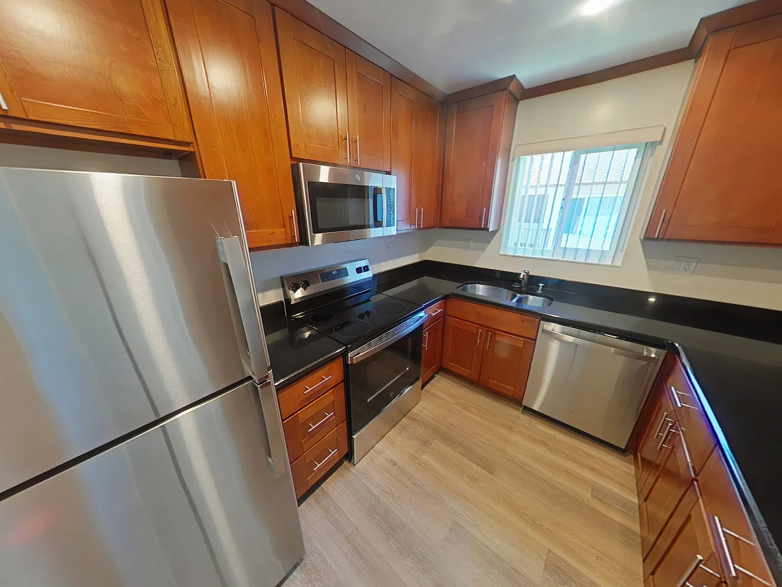 3 bed, 1400 sqft, $5,795 — Photo 4