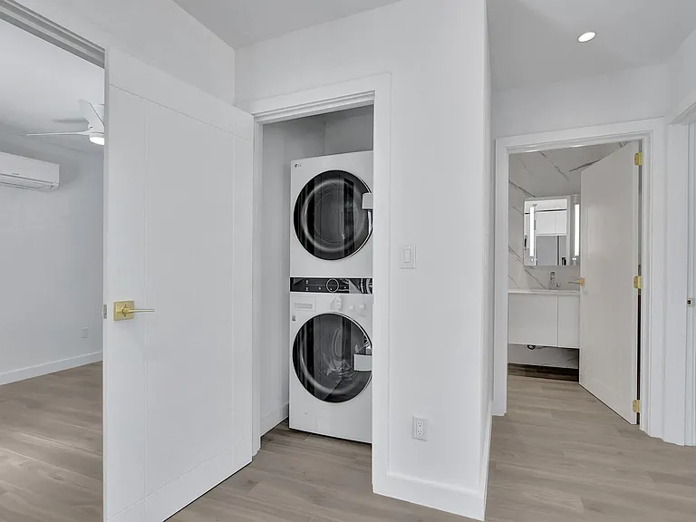 1361 SE 4th St #3 — Photo 25