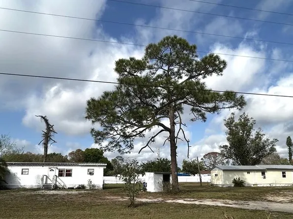 7904-7906 Hart Dr, North Fort Myers, FL 33917