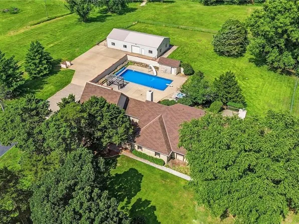 24960 Metcalf Rd, Louisburg, KS 66053