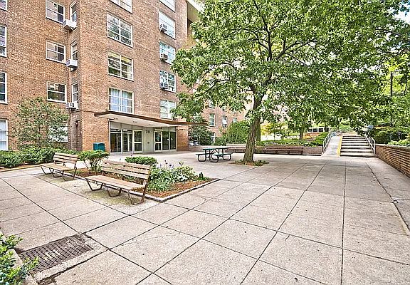 2nd image of 70 La Salle St #12D