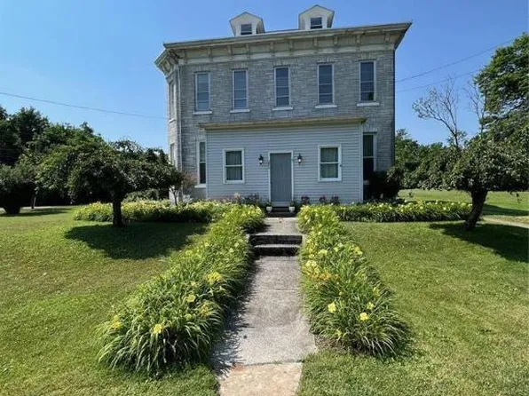 280 Chestnut St, Mertztown, PA 19539