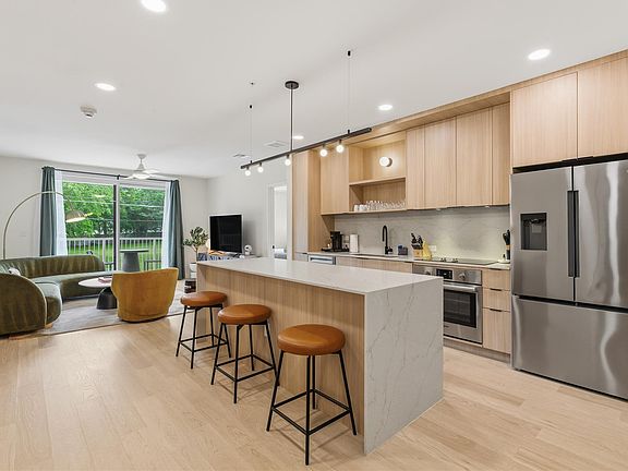 2nd image of 2323 S Lamar Blvd #237