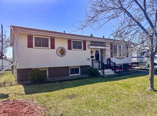 214 Amherst Dr, Loyalist, ON K7N 1T4