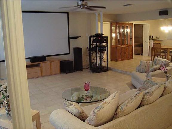 3rd image of 605 SE 28th Ave