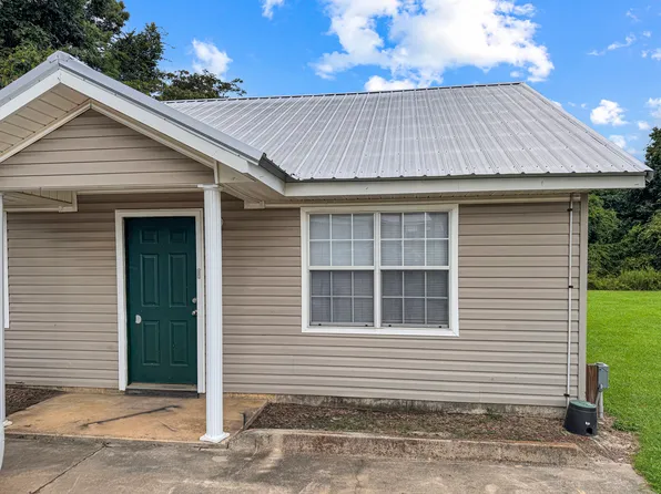 255 Concord St NE #B, Pelham, GA 31779