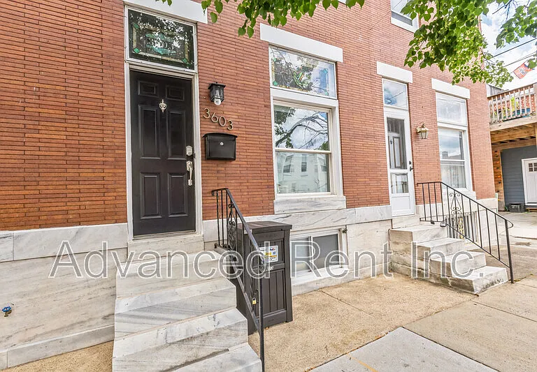3603 Hudson St — Photo 1