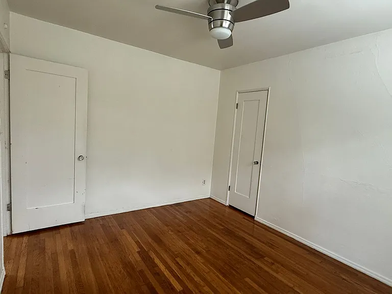 1836 Howard Ave — Photo 10