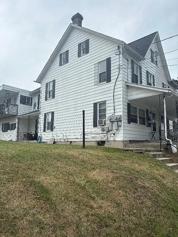 2 bed, 1.0 bath, 874 sqft, $1,600 — Photo 1