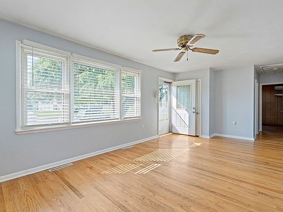 5th image of 212 N Brownleaf Rd