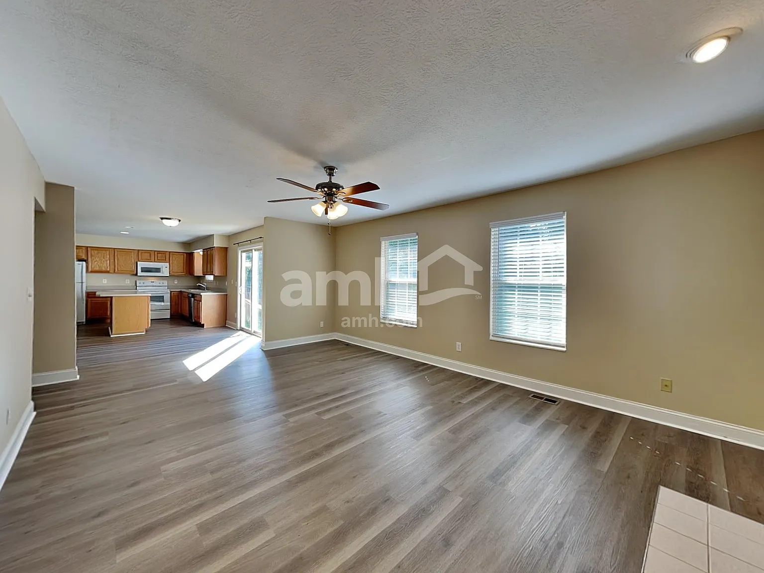 4 bed, 2.5 bath, 2195 sqft, $2,700 — Photo 4