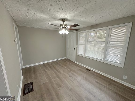 2nd image of 700 Hill St