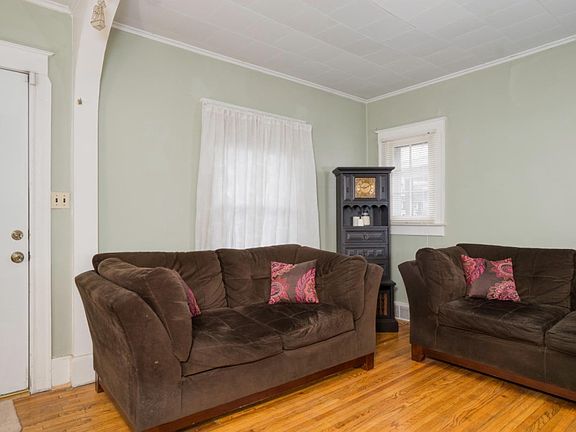 3rd image of 2404 Niagara Ave