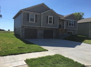 1007 E Rockville Ter, Louisburg, KS 66053