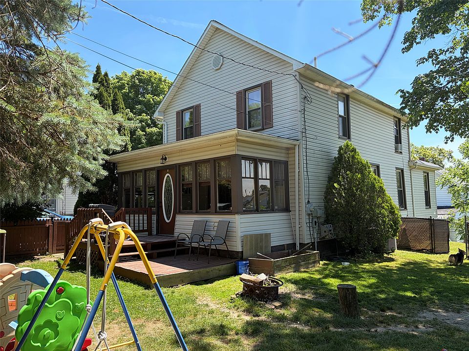 1st image of 722 Washington St