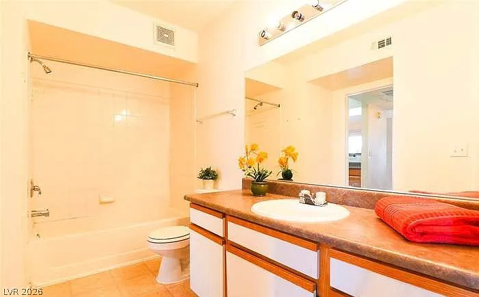 2 bed, 2.0 bath, 1024 sqft, $1,295 — Photo 4