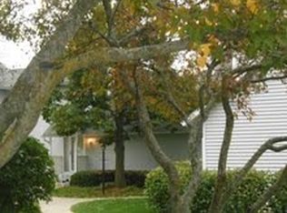 931 Taylor Dr, Gurnee, IL 60031