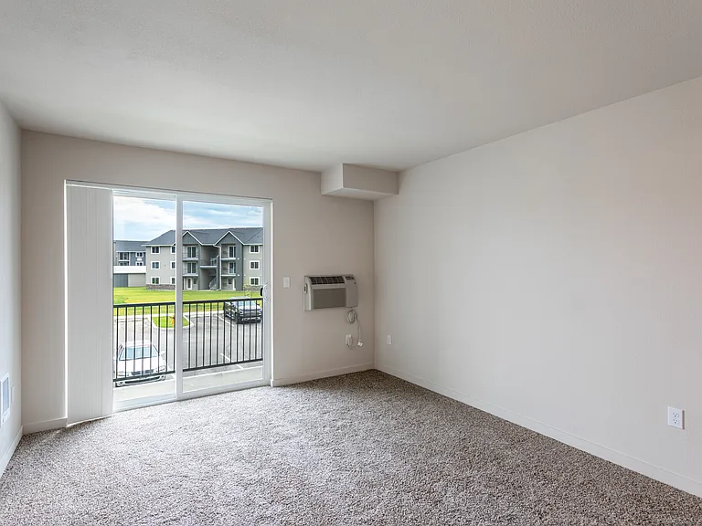 Crossroads Apartments — Photo 25