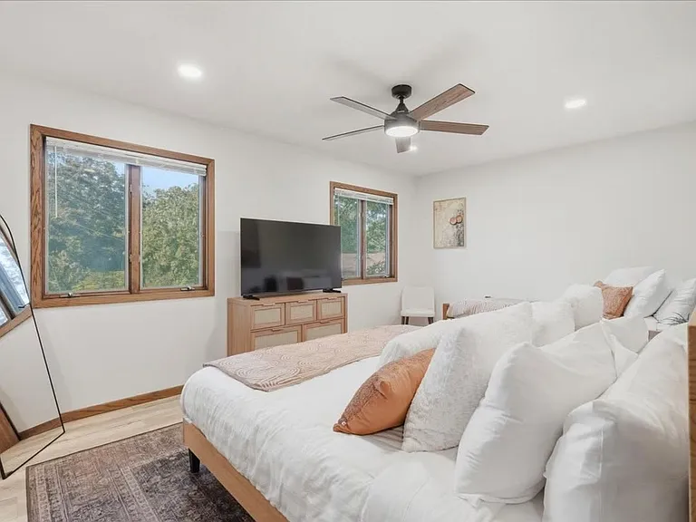 767 Mallalieu Dr — Photo 11