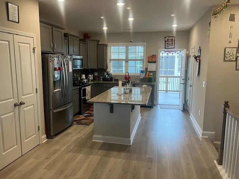 1010 Gateway Commons Cir — Photo 6