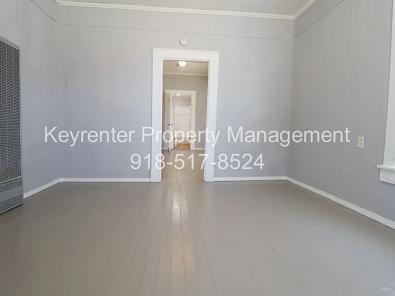 E 4th Street Duplex — Photo 4