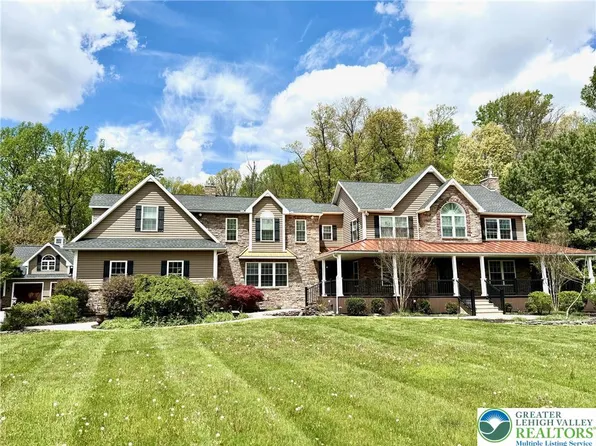 284 Walker Rd, Macungie, PA 18062