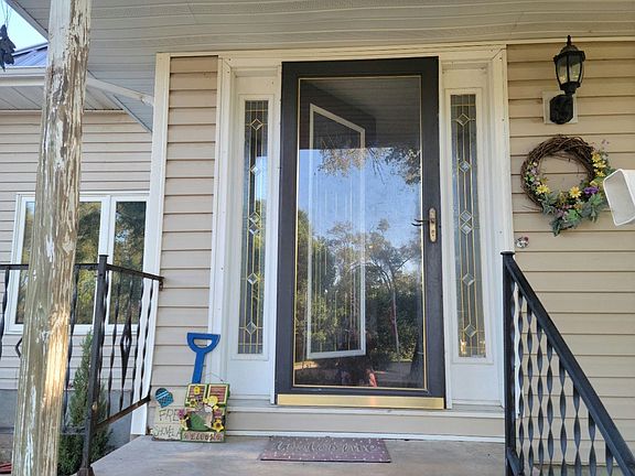5th image of 901 W Bothwell