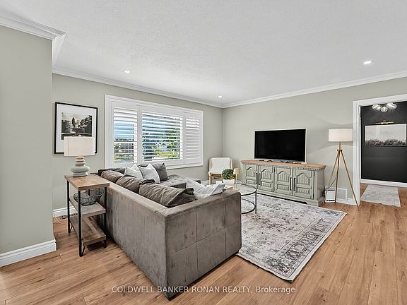 4th image of 22 Nelson St W