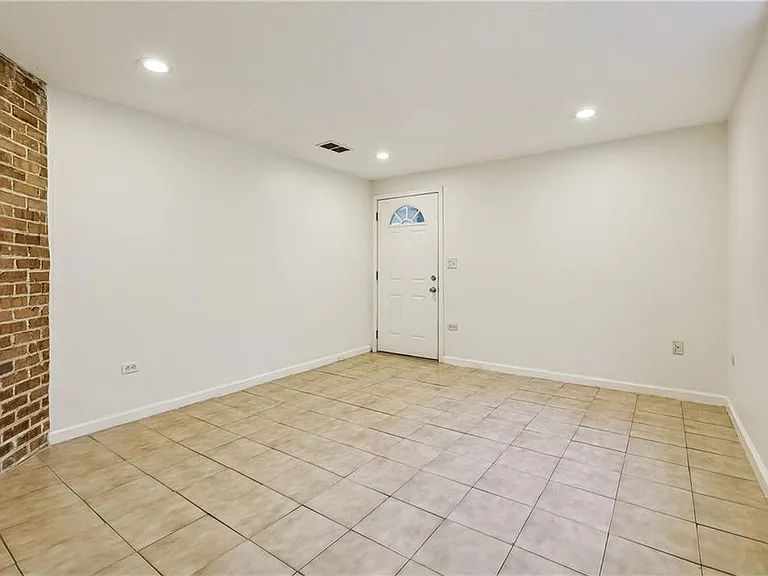 925 Soniat St — Photo 4