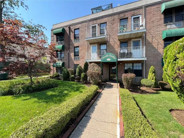 490 Clove Rd APT 1E, Staten Island, NY 10310