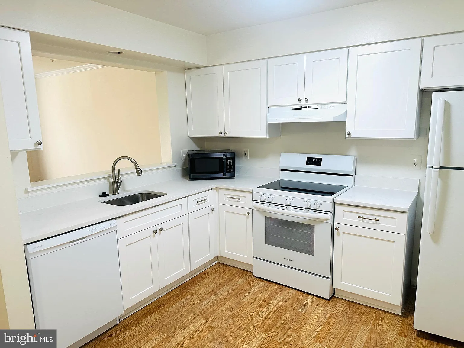 3 bed, 2.5 bath, 1377 sqft, $2,250 — Photo 3
