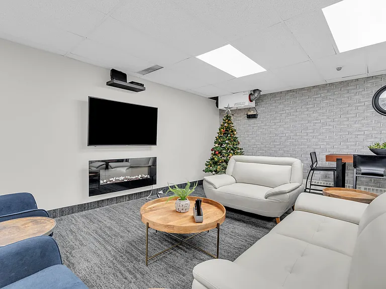 3189 King St E — Photo 49