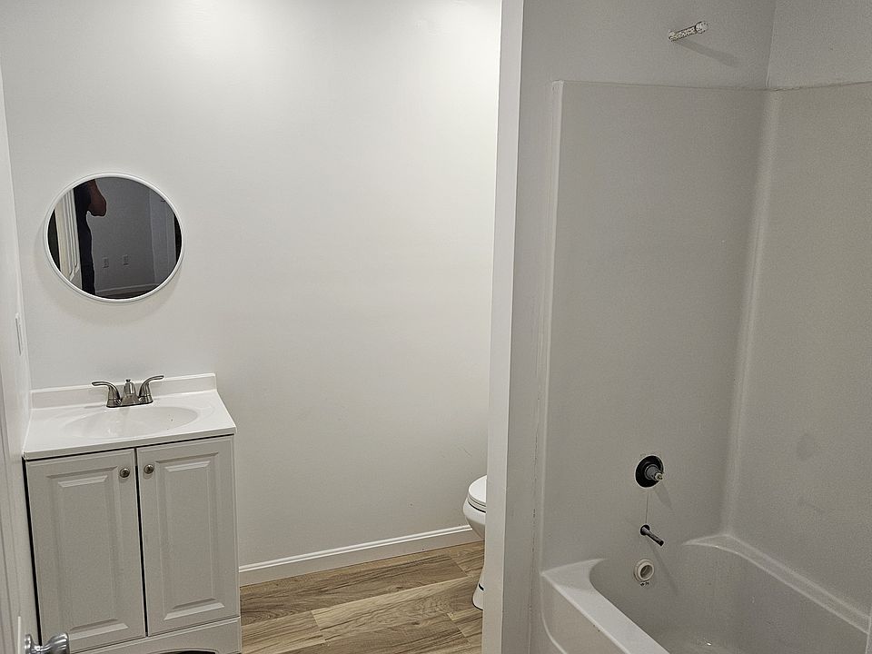 2nd image of 413 York St #C