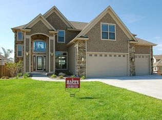 16688 Tanglewood Dr, Clive, IA 50325