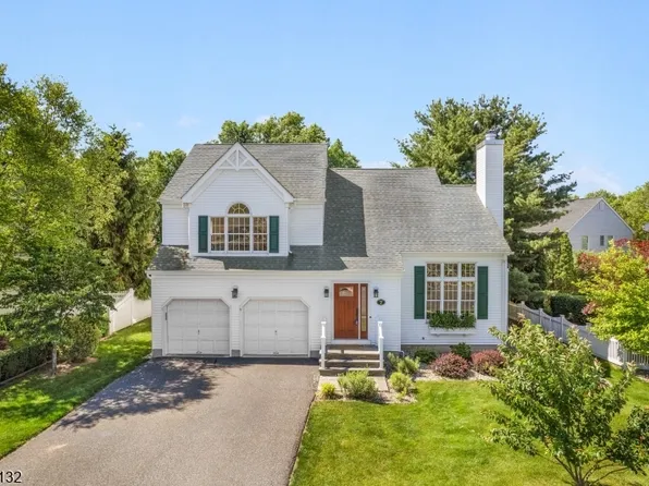 7 Mitchell Ln, Clinton Town, NJ 08809