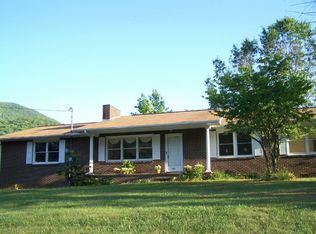 220 High St, Hampton, TN 37658