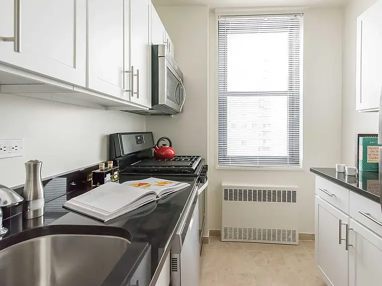 303 E 83rd St #11C — Photo 38