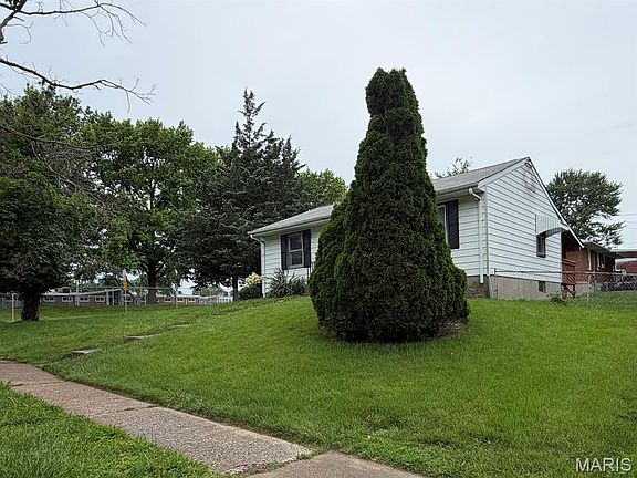 4th image of 10711 Saint Henry Ln