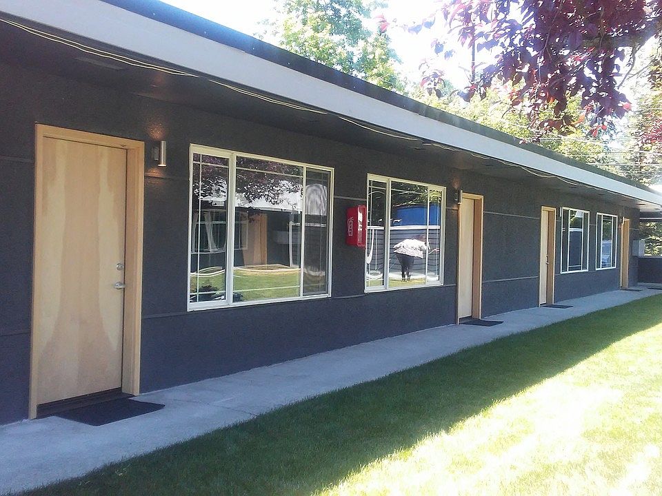 1st image of 6807 Lakewood Dr W APT 1