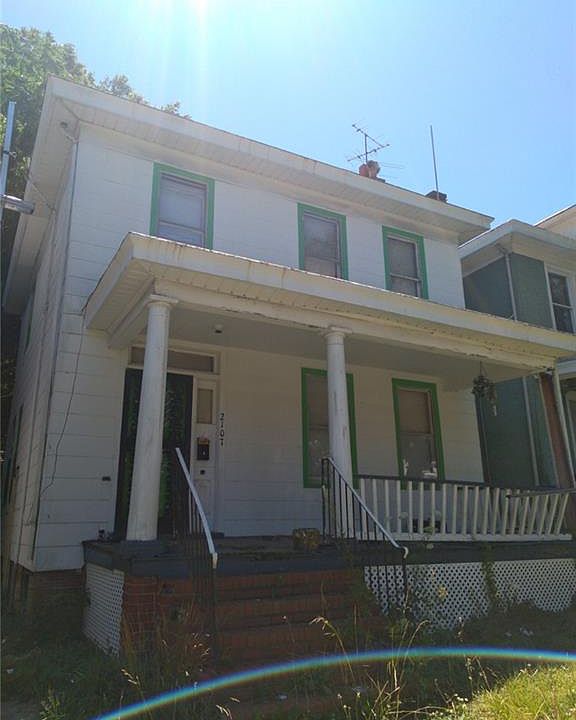 2nd image of 2107 2nd Ave
