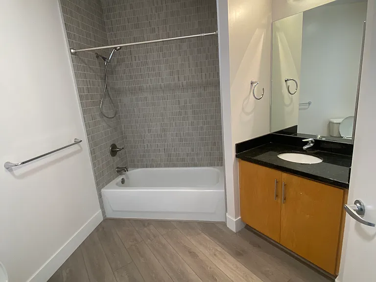 527 10th Ave #507 — Photo 8