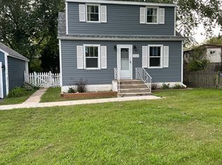 1404 Walnut Dr, Round Lake Beach, IL