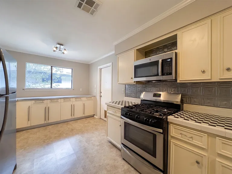 13004 Campos Dr — Photo 11