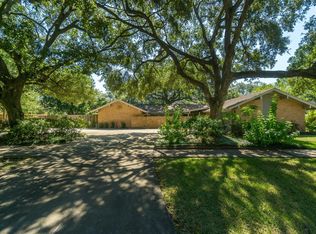 2022 Oceanview Dr, Seabrook, TX 77586