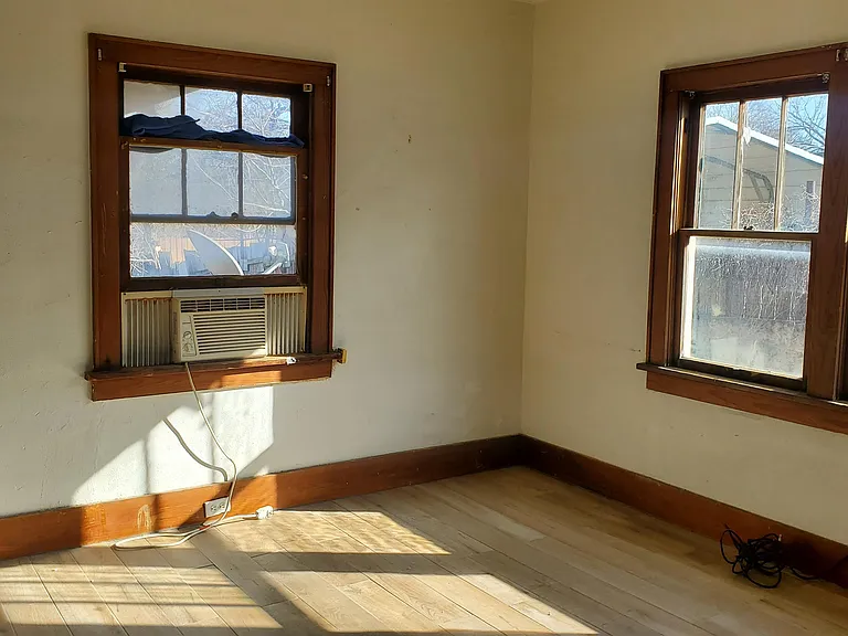 1009 N Grand Ave — Photo 6