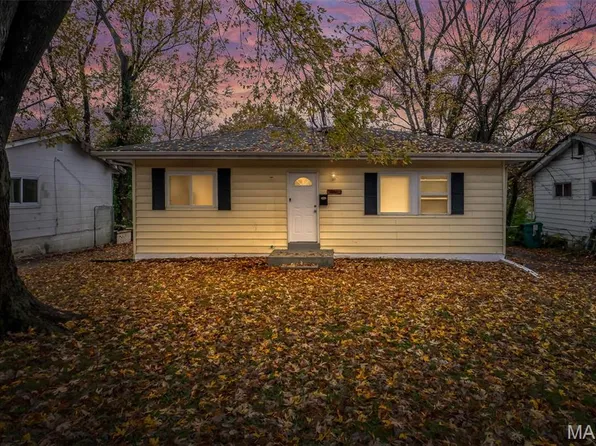 10521 Duke Dr, Saint Louis, MO 63136