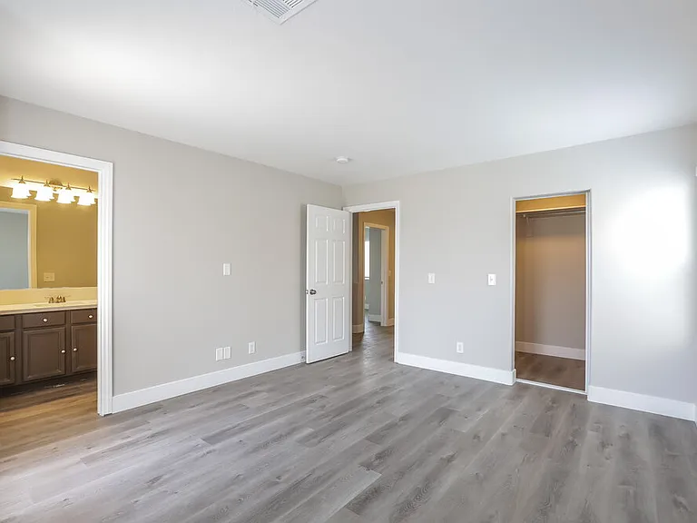 9205 Millikan Ave — Photo 9